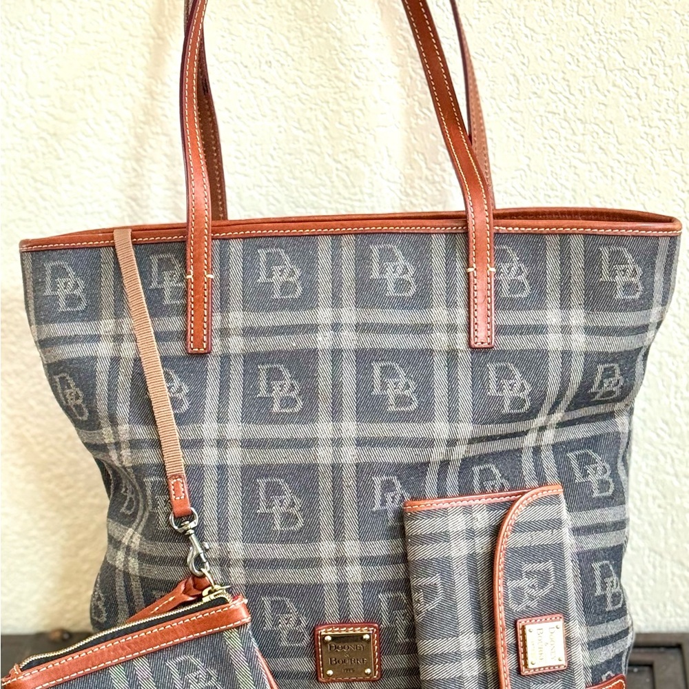 ✅ SOLD ✅Dooney & Bourke Gray and Brown Plaid Tote